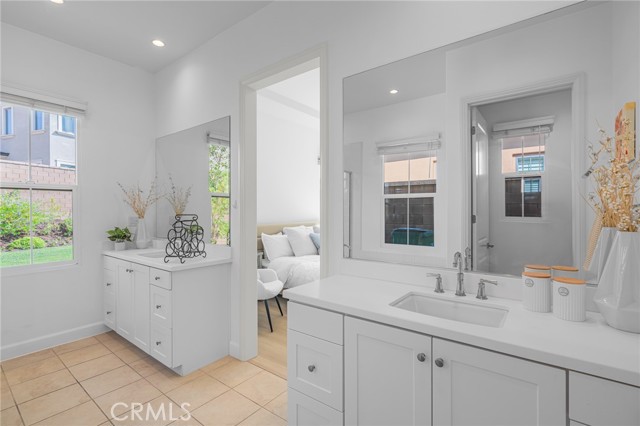 98 Quill, Irvine CA: https://media.crmls.org/medias/2b91cb85-241a-4aa4-96d8-aef9c5c96b44.jpg