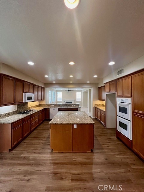 Detail Gallery Image 13 of 37 For 8084 Finch St, Corona,  CA 92880 - 5 Beds | 3 Baths