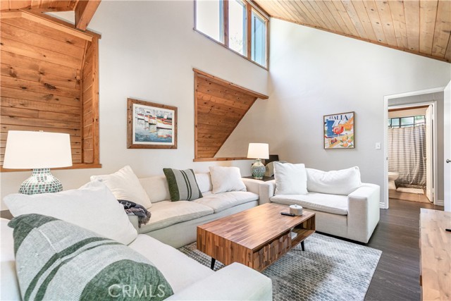 248 Hemlock Drive, Lake Arrowhead CA: https://media.crmls.org/medias/2b927f5b-bdfb-4724-83d6-a19da50a9d53.jpg