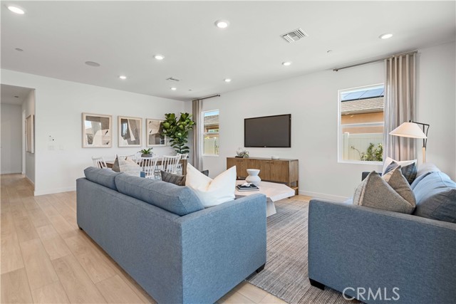 42960 Coronet Drive, Lancaster CA: https://media.crmls.org/medias/2b92ff00-f4cf-42b7-9025-354b44119410.jpg