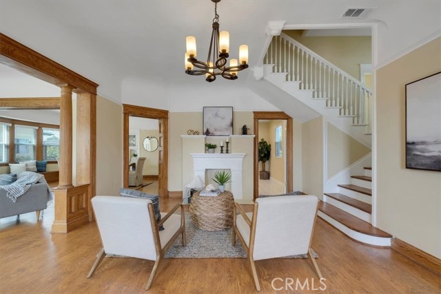 Detail Gallery Image 2 of 9 For 2913 Brighton Ave, Los Angeles,  CA 90018 - 4 Beds | 2/1 Baths