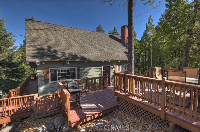 28621 Shenandoah Drive, Lake Arrowhead CA: https://media.crmls.org/medias/2b935401-67c7-461c-8e48-2e0b089c59e0.jpg