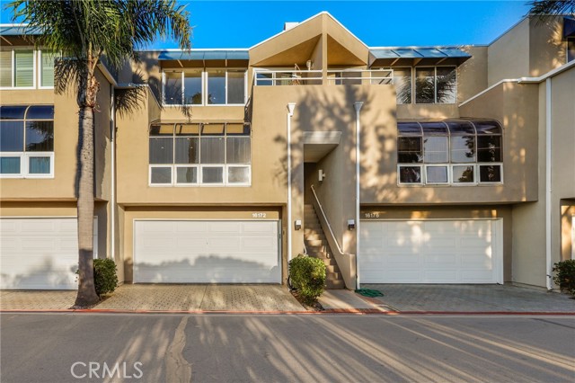 Detail Gallery Image 2 of 36 For 16172 Alert Ln, Huntington Beach,  CA 92649 - 3 Beds | 3 Baths