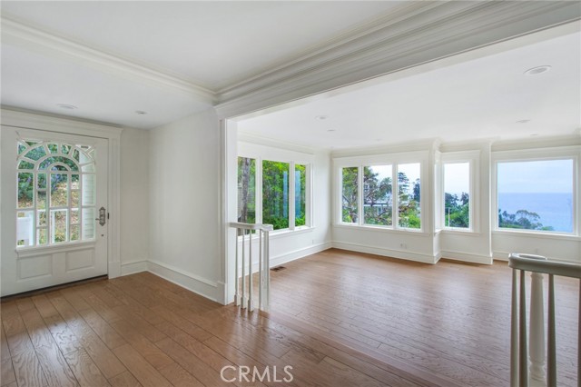 Detail Gallery Image 4 of 48 For 2163 Crestview Dr, Laguna Beach,  CA 92651 - 3 Beds | 2/1 Baths