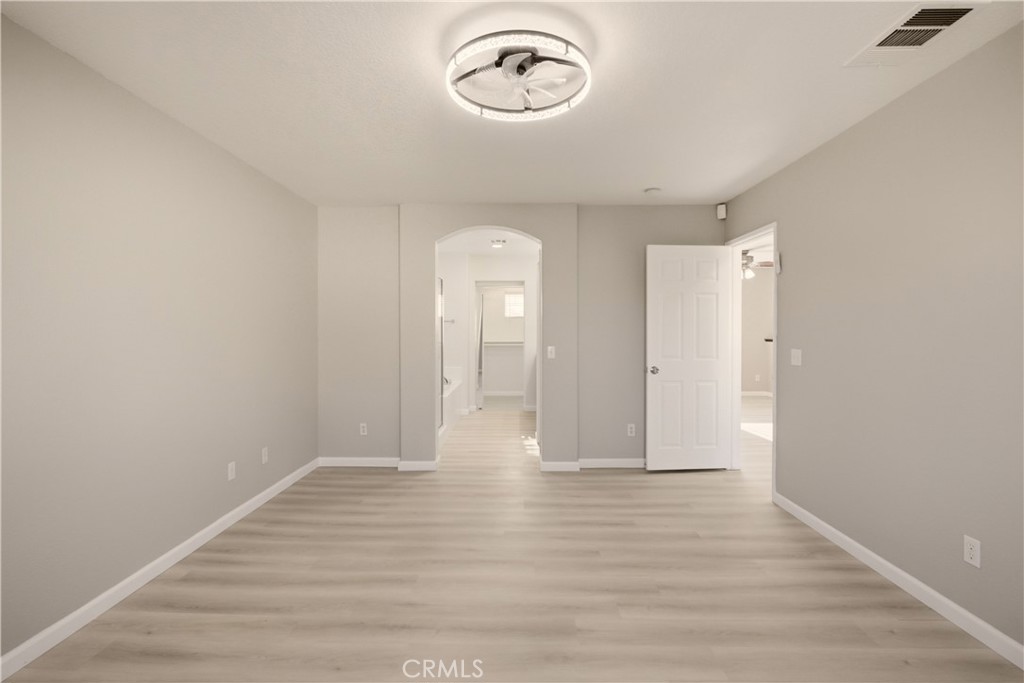 https://media.crmls.org/medias/2b942283-8ee7-4925-9d18-d7501a1ea843.jpg?preset=X-Large