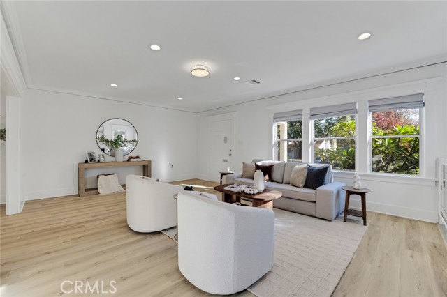 Detail Gallery Image 5 of 40 For 337 N Beachwood, Los Angeles,  CA 90004 - 3 Beds | 2 Baths