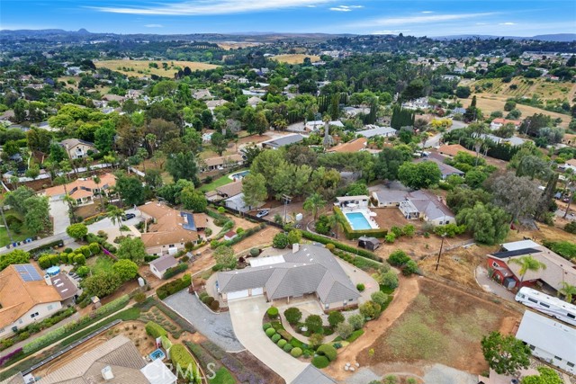 1103 Mcdonald Meadows, Fallbrook CA: https://media.crmls.org/medias/2b948d87-a18e-4231-9e7e-bfefbb3d11c6.jpg