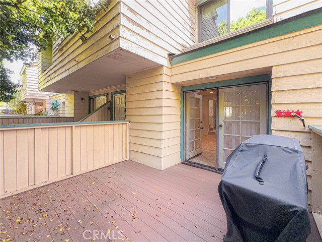 Detail Gallery Image 11 of 28 For 7904 Topanga Canyon Blvd #3,  Canoga Park,  CA 91304 - 3 Beds | 2/1 Baths