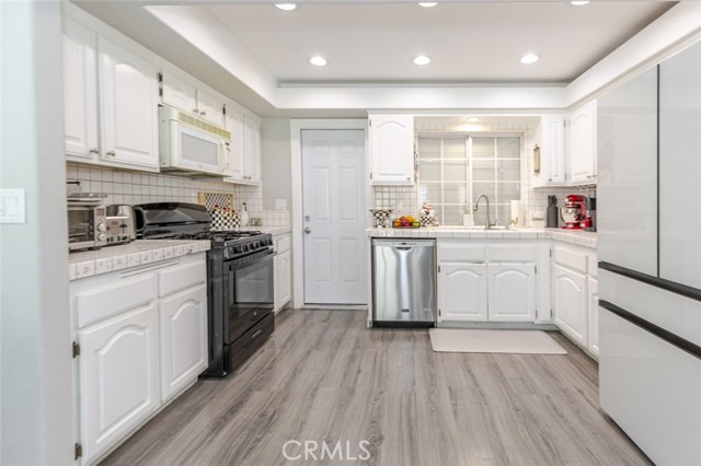 Detail Gallery Image 11 of 44 For 19620 Green Mountain Dr, Newhall,  CA 91321 - 4 Beds | 2 Baths