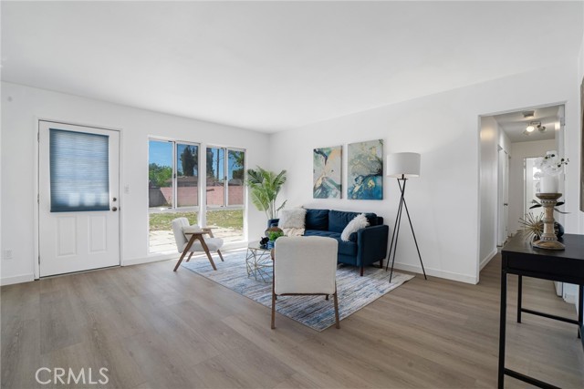 Detail Gallery Image 6 of 24 For 8207 Yarmouth, Reseda,  CA 91335 - 4 Beds | 2 Baths