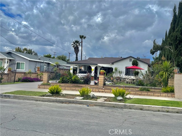 14743 Lakeside Street photo 2