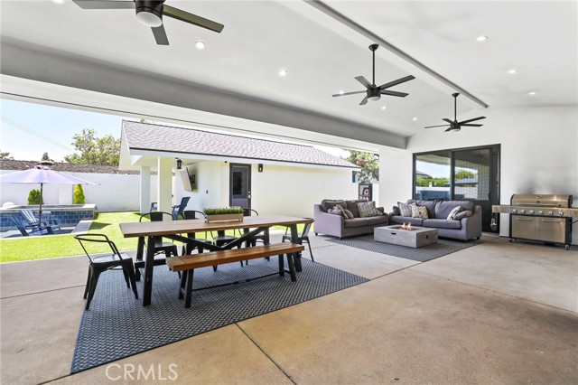 11221 Davenport Road, Rossmoor CA: https://media.crmls.org/medias/2b9813b3-b7a6-4f84-939f-456bcd3af94e.jpg