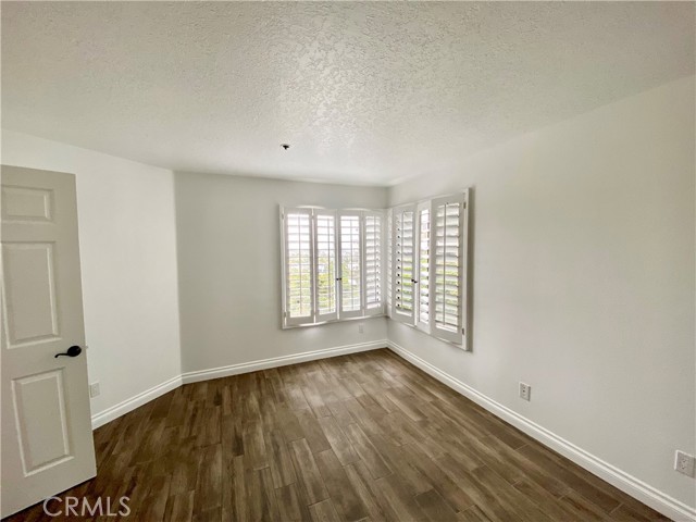 Detail Gallery Image 10 of 16 For 260 Cagney Lane #114,  Newport Beach,  CA 92663 - 2 Beds | 1 Baths