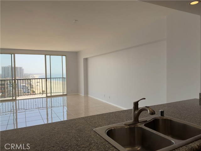 850 E Ocean Boulevard, Long Beach CA: https://media.crmls.org/medias/2b9861f0-06e1-4270-a785-951446b12daa.jpg