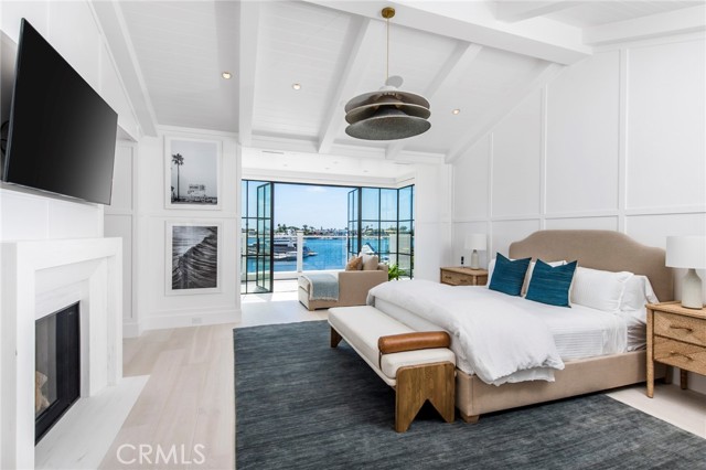 2209 Bayside Drive, Corona del Mar CA: https://media.crmls.org/medias/2b988479-b3e3-4ea3-97fa-ce84091c9469.jpg