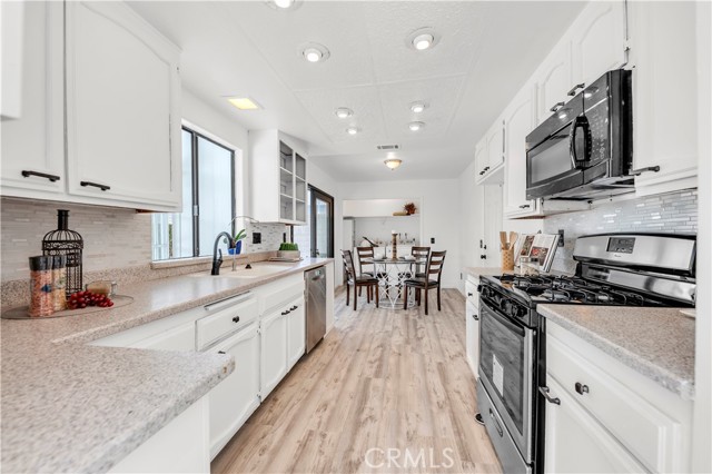 450 Anchor Way, Carlsbad CA: https://media.crmls.org/medias/2b988a83-28a2-4c4e-a093-a7364a81afb2.jpg