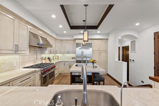 310 E Oceanfront, Newport Beach CA: https://media.crmls.org/medias/2b98d3db-3f16-40a9-8299-f42c241ed279.jpg