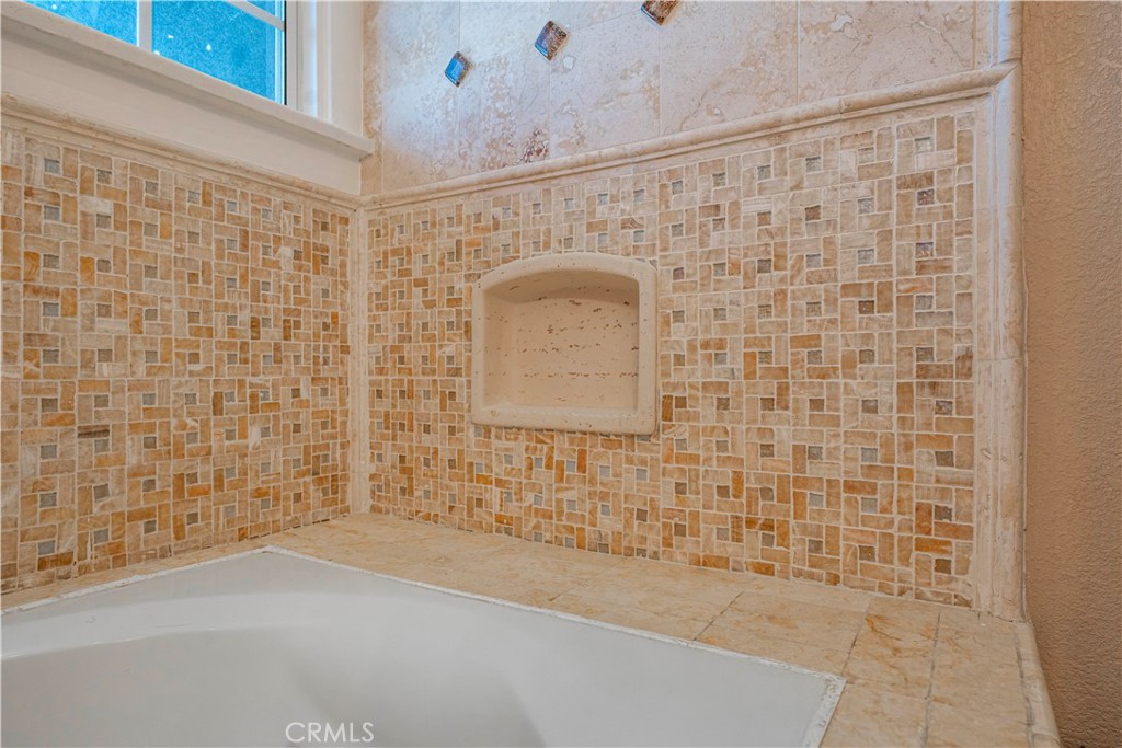 https://media.crmls.org/medias/2b98f105-f716-4211-b4f3-b09be4baa641.jpg?preset=X-Large