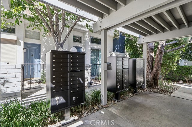 Detail Gallery Image 25 of 37 For 12390 Chandler Bld #J,  Valley Village,  CA 91607 - 3 Beds | 2/1 Baths