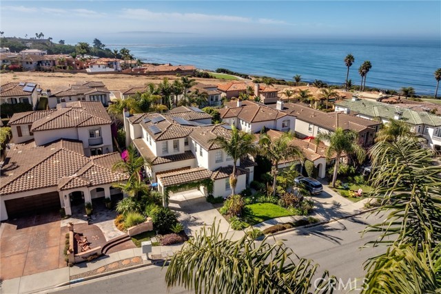 137 Beachcomber Drive, Pismo Beach CA: https://media.crmls.org/medias/2b996388-b92f-42c7-ab6c-4c5921f55b08.jpg
