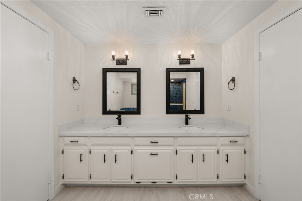 https://media.crmls.org/medias/2b9a72b3-5265-4611-92f5-21299b78bd35.jpg?preset=X-Large