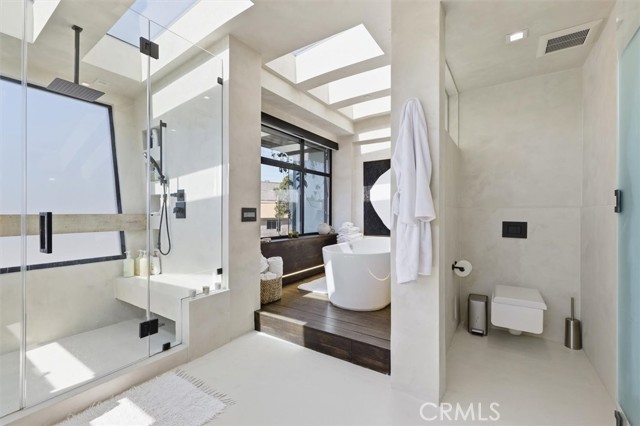 Detail Gallery Image 37 of 62 For 750 California Ave, Venice,  CA 90291 - 4 Beds | 4 Baths