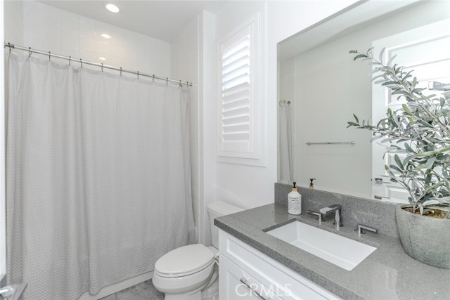 Detail Gallery Image 50 of 69 For 20300 W Windsor Ln, Northridge,  CA 91326 - 5 Beds | 6 Baths