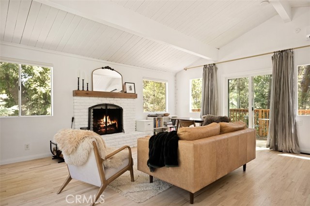 26277 Alpine Lane, Twin Peaks CA: https://media.crmls.org/medias/2b9c035e-bcc8-41be-8844-334d2730de23.jpg