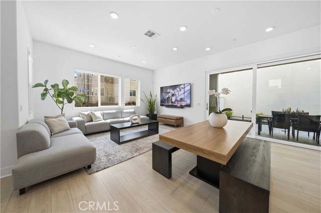 Detail Gallery Image 4 of 69 For 27516 Golden Currant Pl, Valencia,  CA 91381 - 4 Beds | 4/1 Baths