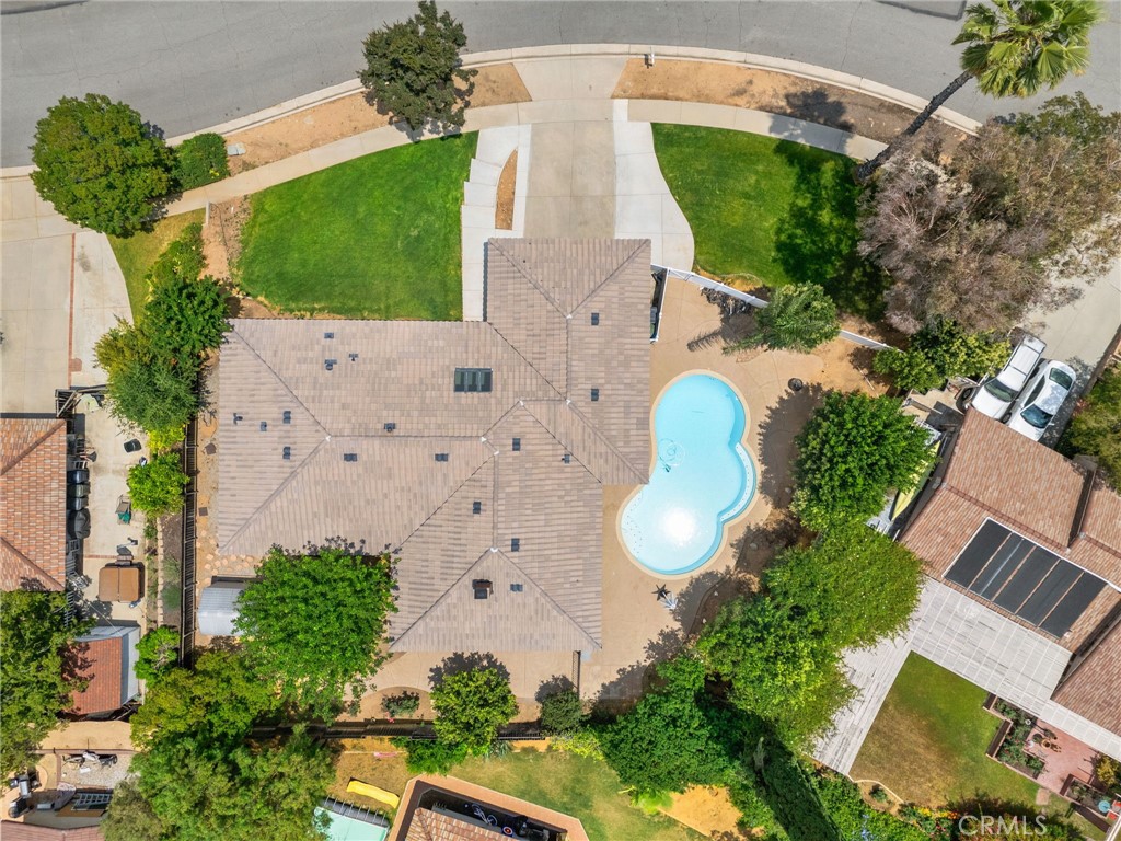 https://media.crmls.org/medias/2b9c4a52-9270-4ed2-82ac-126f435ae1ec.jpg?preset=X-Large