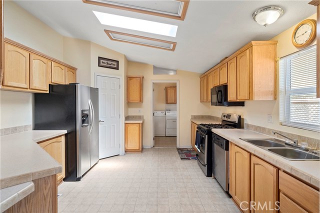 Detail Gallery Image 9 of 15 For 675 W Oakland Ave #E2,  Hemet,  CA 92543 - 3 Beds | 2 Baths