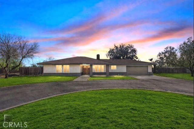 7519 Man O War Street, Bakersfield CA: https://media.crmls.org/medias/2b9d0826-f2ce-44d2-947e-db49ae214424.jpg