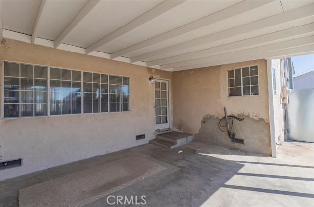 13303 Judah Avenue, Hawthorne CA: https://media.crmls.org/medias/2b9d6aaf-72d9-4bff-a683-98733b8e90bb.jpg