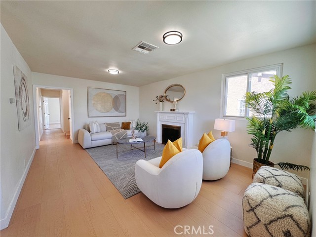 Detail Gallery Image 2 of 11 For 8633 Cimarron St, Los Angeles,  CA 90047 - 4 Beds | 3 Baths