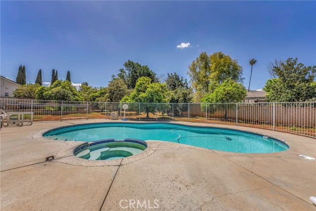 Wonderful Backyard Pool Area!