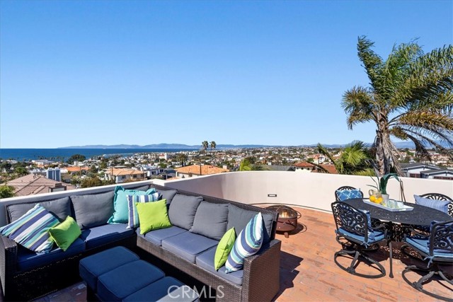 618 ruby, Redondo Beach, California 90277, 4 Bedrooms Bedrooms, ,3 BathroomsBathrooms,Residential,Sold,ruby,SB22013009
