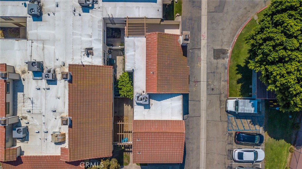 https://media.crmls.org/medias/2b9fcaa4-1285-4d43-9d70-5139c6eacf0e.jpg?preset=X-Large