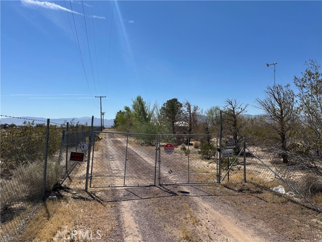 Detail Gallery Image 5 of 23 For 46363 Valley Center a, B,  Newberry Springs,  CA 92365 - 5 Beds | 3 Baths