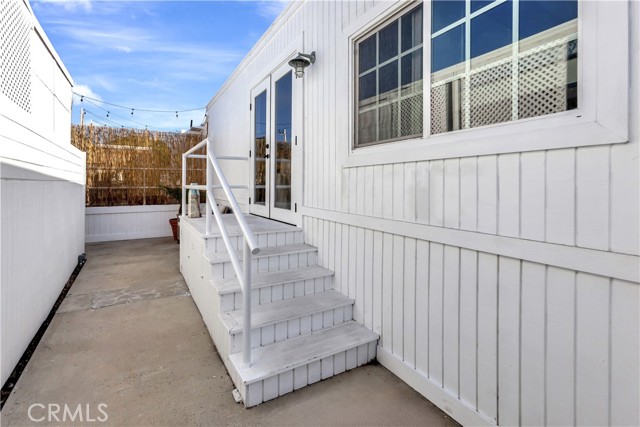 Detail Gallery Image 4 of 34 For 265 Mayflower, Newport Beach,  CA 92660 - 2 Beds | 2 Baths