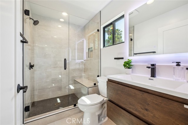 6521 Homewood Avenue, Los Angeles CA: https://media.crmls.org/medias/2ba17031-2596-43cf-a83d-b06839e13728.jpg