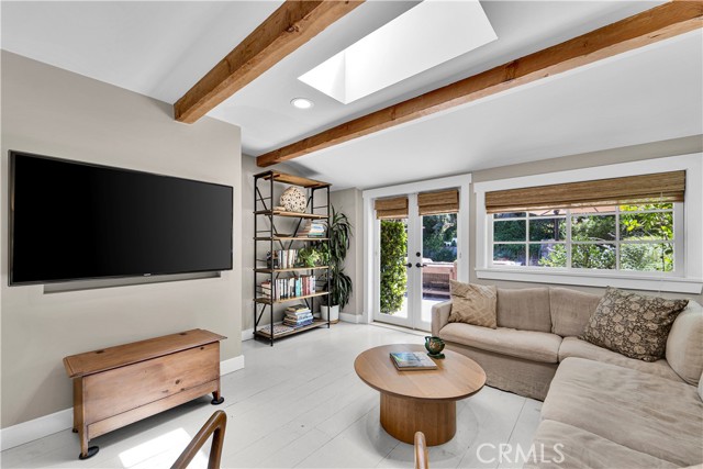 Detail Gallery Image 20 of 59 For 18090 Karen Dr, Encino,  CA 91316 - 4 Beds | 2/1 Baths