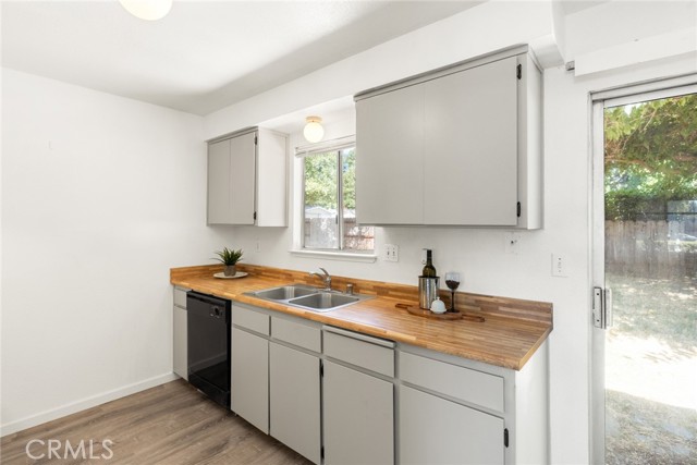 Detail Gallery Image 8 of 28 For 395 Gardenside Ct, Chico,  CA 95973 - 3 Beds | 2 Baths