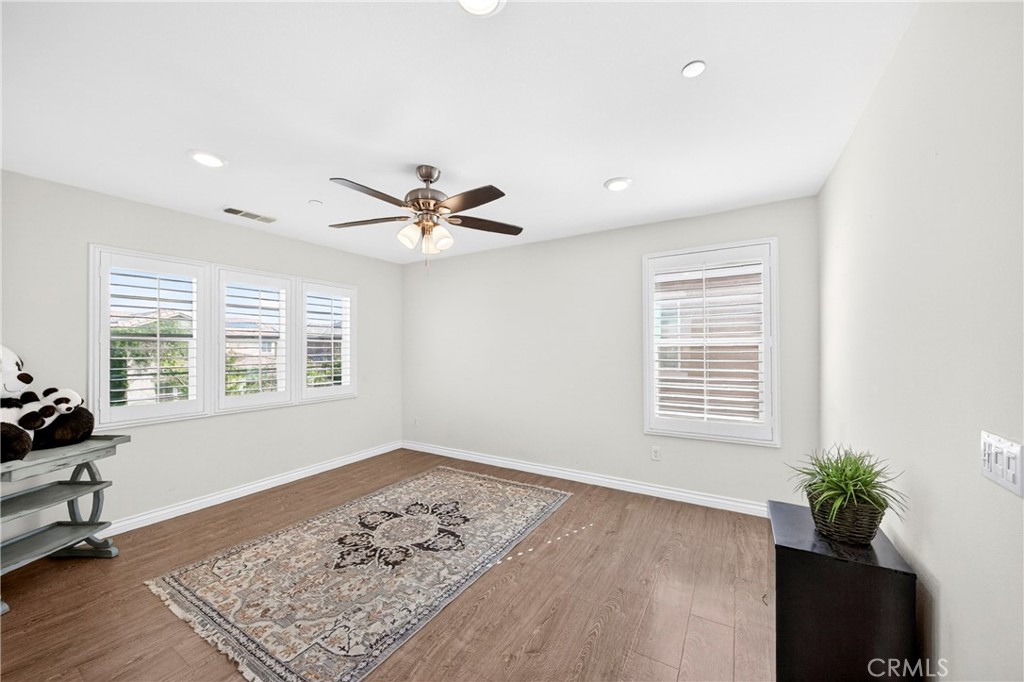 https://media.crmls.org/medias/2ba28102-fd80-4183-b509-31b94043dc45.jpg?preset=X-Large