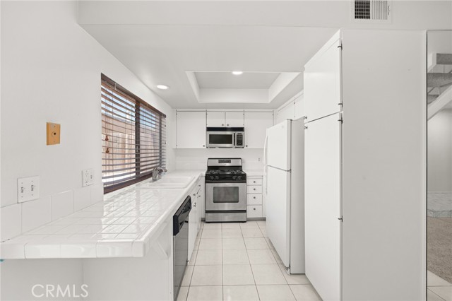 7667 Whitewater Drive, Huntington Beach CA: https://media.crmls.org/medias/2ba37458-de2b-42eb-a74a-fe59107120a5.jpg