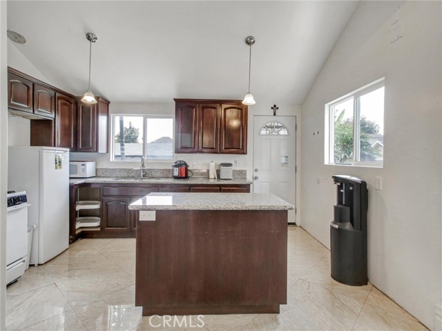 Detail Gallery Image 3 of 36 For 614 E 23rd, Los Angeles,  CA 90011 - 4 Beds | 2/1 Baths