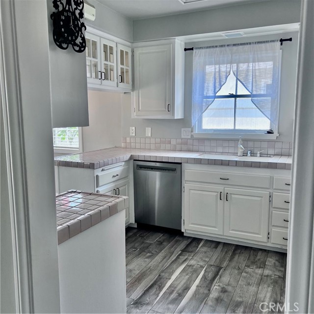 Detail Gallery Image 5 of 8 For 6151 Tyndall Dr, Huntington Beach,  CA 92647 - 3 Beds | 2 Baths