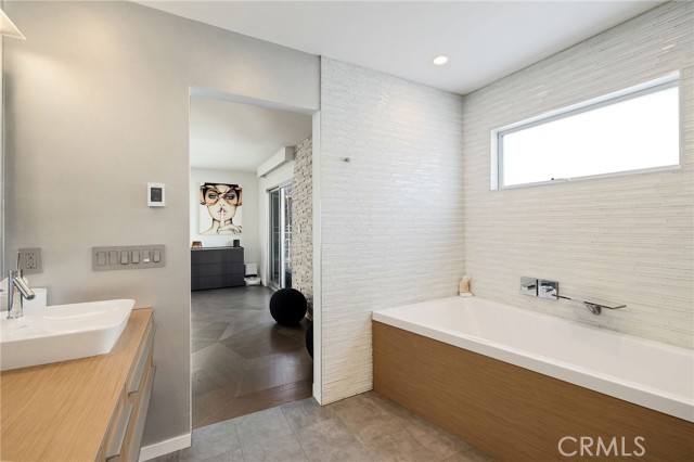 232 32nd Place, Manhattan Beach CA: https://media.crmls.org/medias/2ba3c915-f65d-4264-9a46-796f9c0ff017.jpg