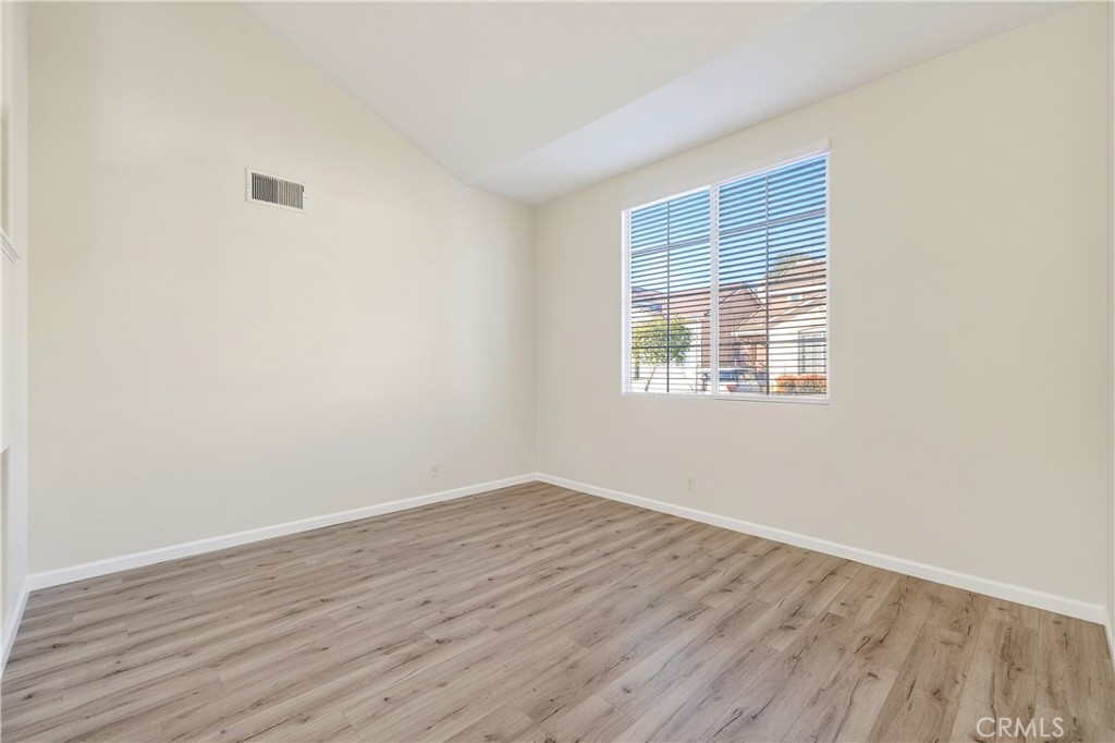 MLS #OC25263276 image #5