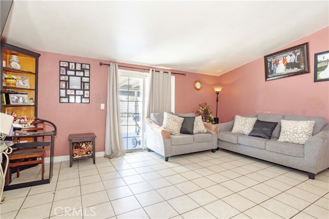 27703 Walnut Springs Avenue, Canyon Country CA: https://media.crmls.org/medias/2ba41bbd-9c8b-4bdf-8b51-d72dfd08ffa9.jpg