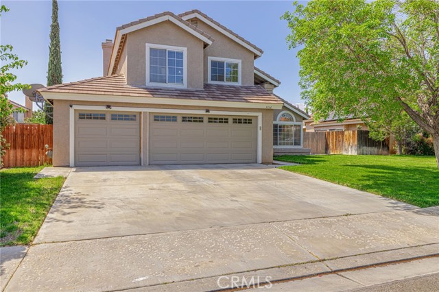 Detail Gallery Image 1 of 39 For 3336 E Avenue Q10, Palmdale,  CA 93550 - 4 Beds | 3 Baths
